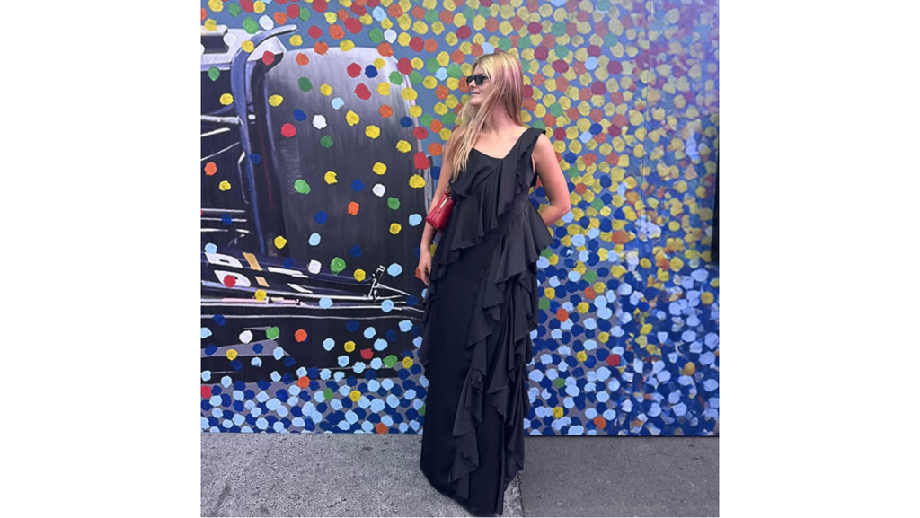 Alicia Torriani deslumbra en el Gran Premio de México con el Vittoria Dress de Vero Díaz